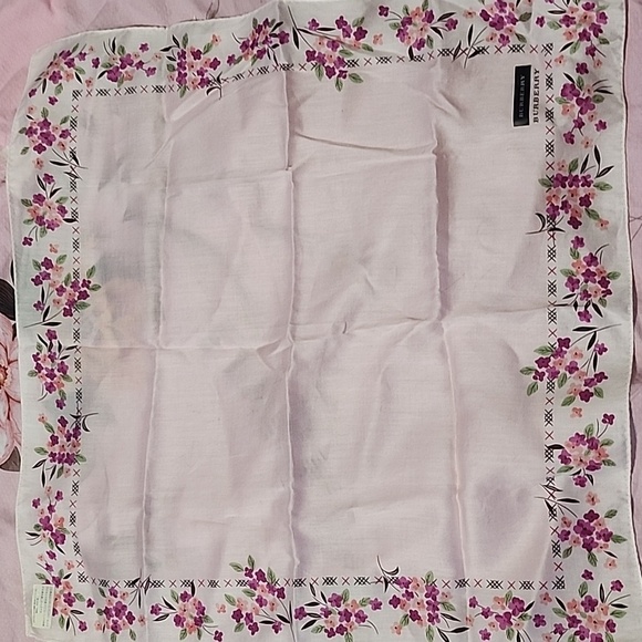 Burberry Floral handkerchief cotton Brandnew - Picture 4 of 6